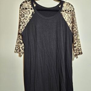 NWOT Leopard Print Lace Sleeve Black Raglan Top size Large